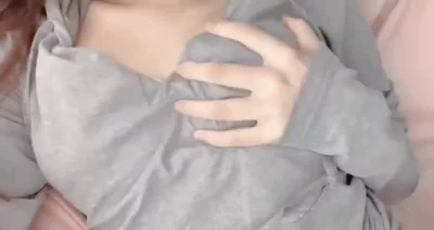 骚妻午休自摸勾引我